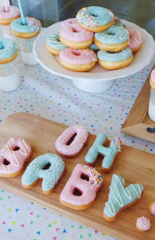 Chá-revelação-donuts-rosa-e-azul-Fonte Casa e Festa