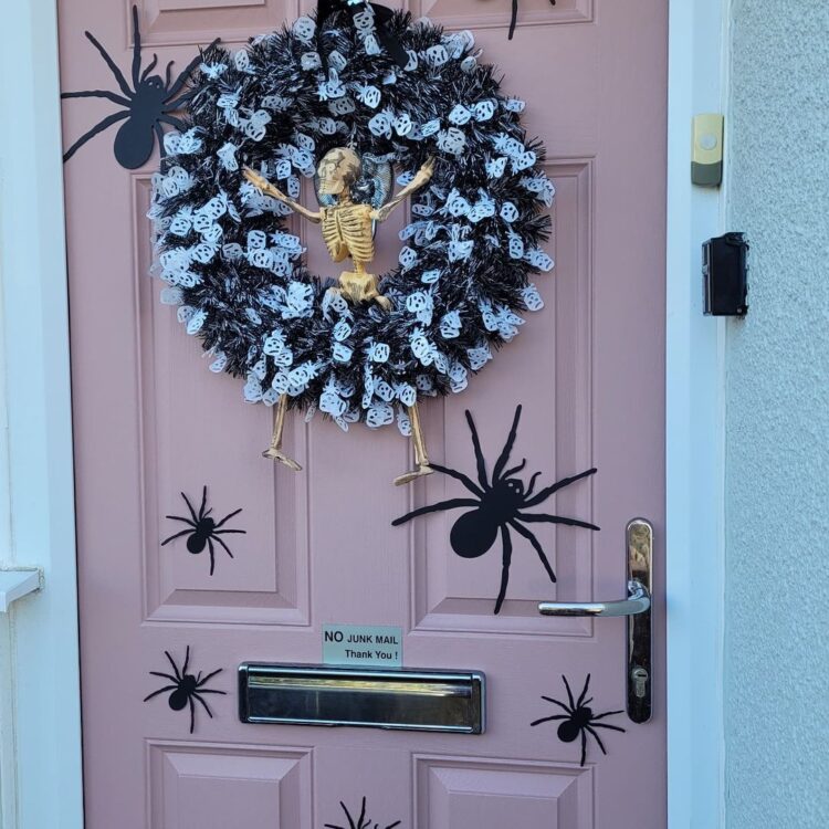 porta-halloween-theonlywayis_pink